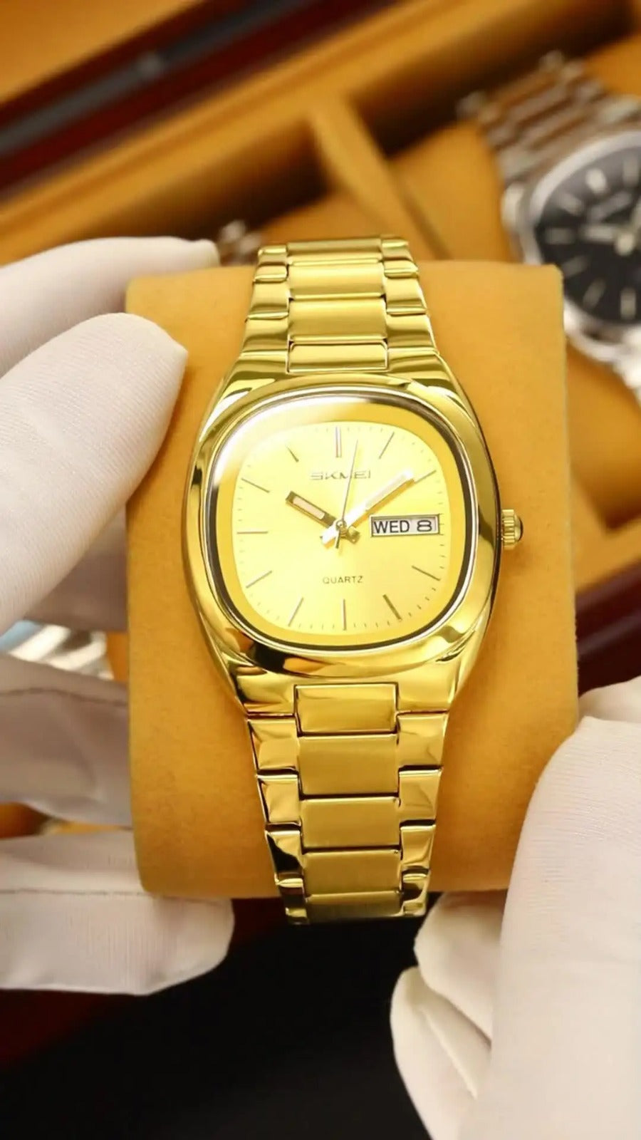 SKMEI 2420 Unisex Analog Quartz Day-Date Watch - Gold/Gold image 4