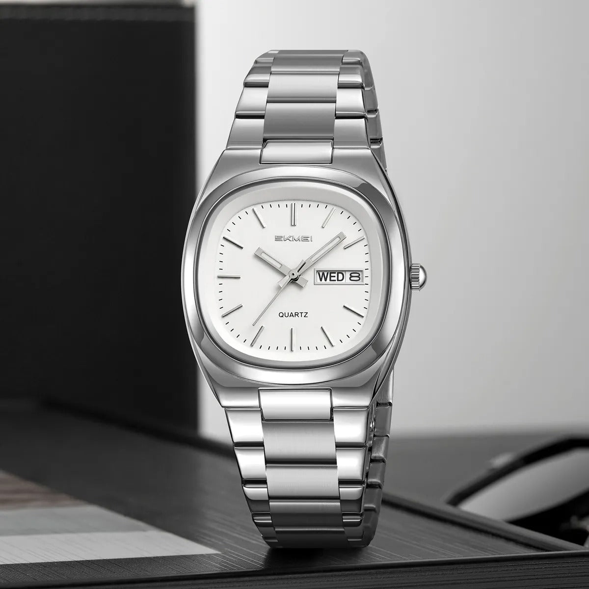 SKMEI 2420 Unisex Analog Quartz Day-Date Watch - silver/white image 1