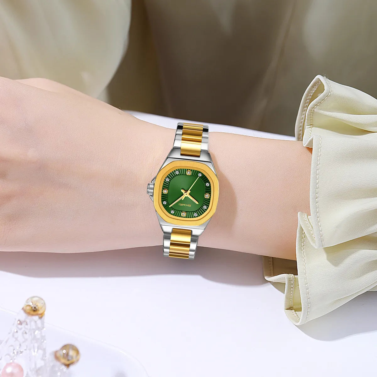 SKMEI 9408 Women Elegant Quartz Watch - silver/gold-green